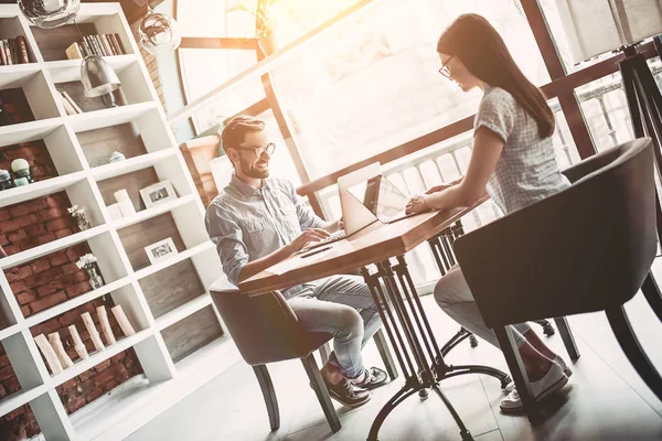 Couple in eyeglasses is working — Stock Photo, Image