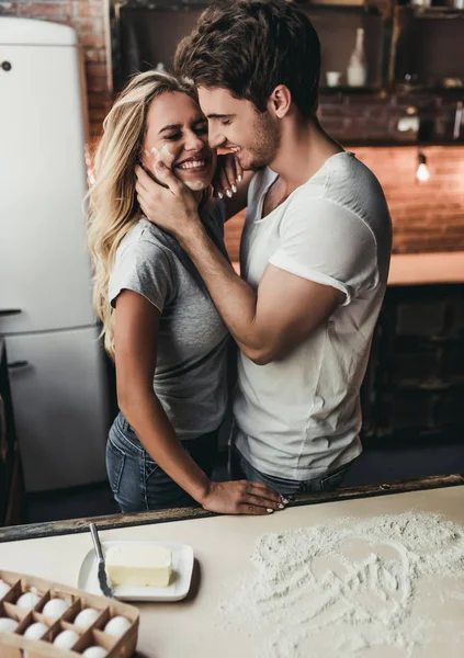 Par på kök — Stockfoto