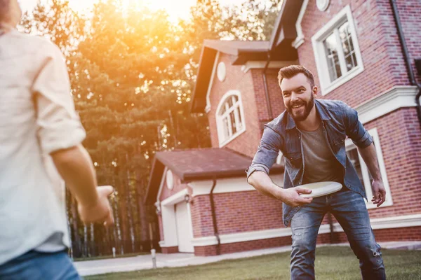 Papá con hija al aire libre — Foto de Stock