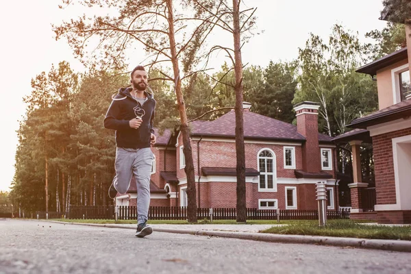 Hombre corriendo al aire libre — Foto de Stock