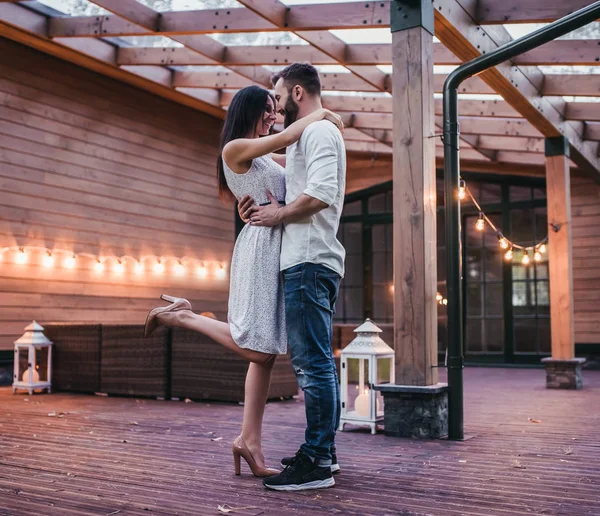 Casal no terraço — Fotografia de Stock