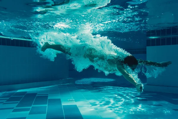 Man under water — Stock Photo, Image