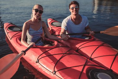 Sunset bulvarında Kayak Çift