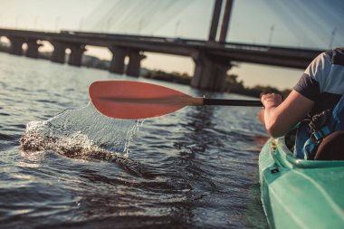 Sunset bulvarında Kayak adam