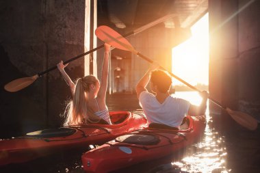 Sunset bulvarında Kayak Çift