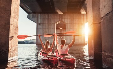 Sunset bulvarında Kayak Çift