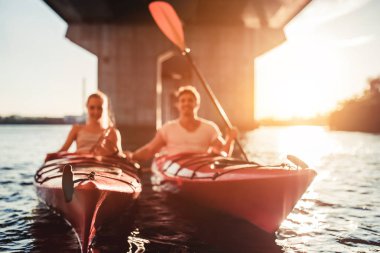 Sunset bulvarında Kayak Çift