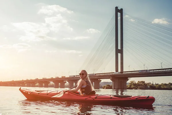 Woman kayaking on sunset — Stock Photo, Image