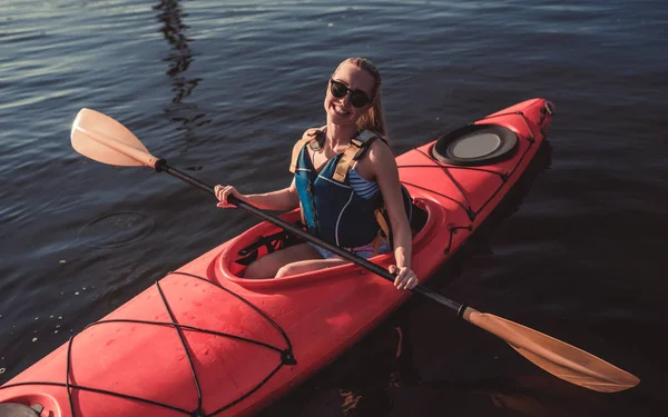 Sunset bulvarında Kayak kadın