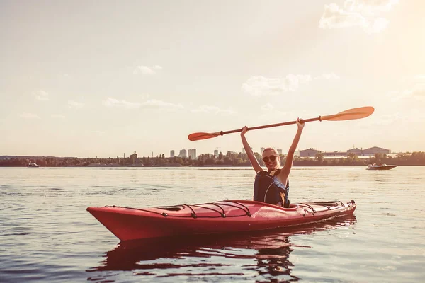 Woman kayaking on sunset — Stock Photo, Image