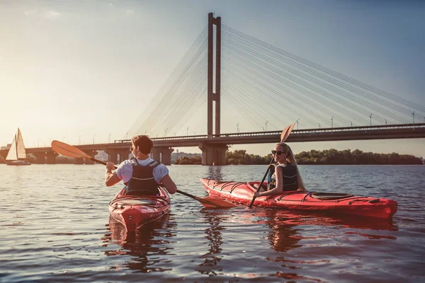 Sunset bulvarında Kayak Çift