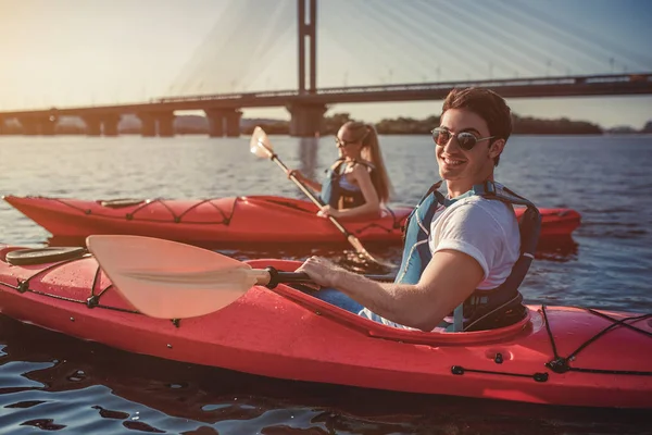 Sunset bulvarında Kayak Çift