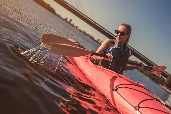 Woman kayaking on sunset — Stock Photo, Image