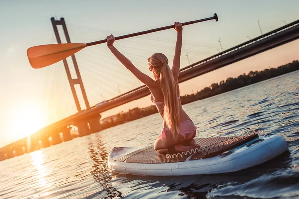 Kadın Sup tahta üzerinde