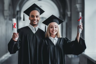 Üniversitesi mezunları