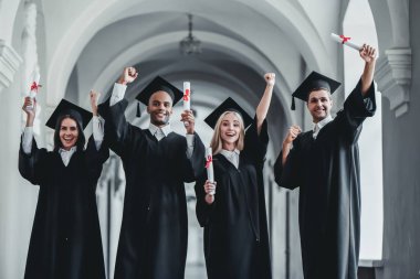 Üniversitesi mezunları