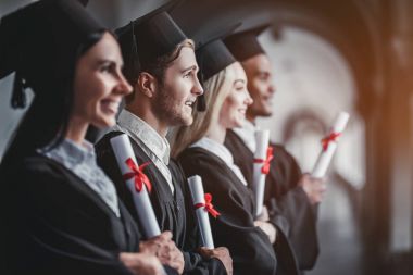 Üniversitesi mezunları