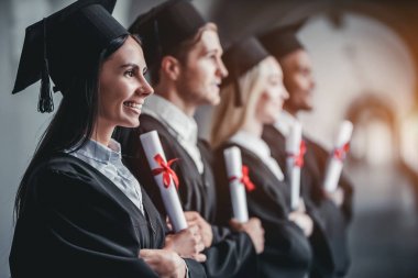 Üniversitesi mezunları