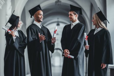 Üniversitesi mezunları