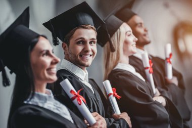 Üniversitesi mezunları