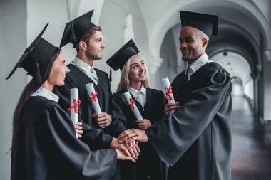 Üniversitesi mezunları
