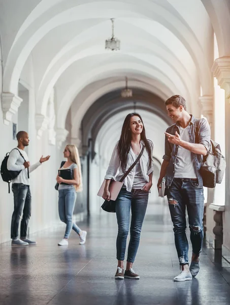 Studenti na univerzitě — Stock fotografie