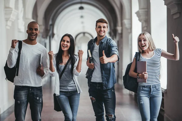 Studenten in Universiteit — Stockfoto