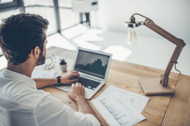 genç işadamı çalışma