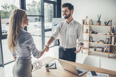 Ofiste çalışan çift.