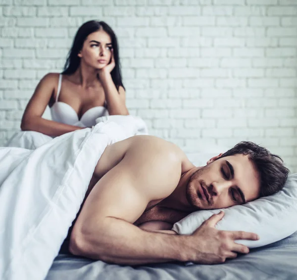 Young love couple in bed — Stock Photo, Image