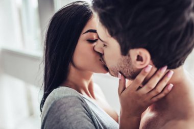 Tutkulu aşk Çift