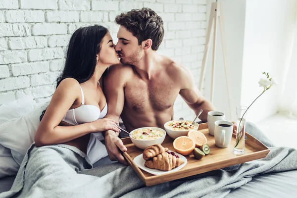 Pequeno-almoço na cama — Fotografia de Stock