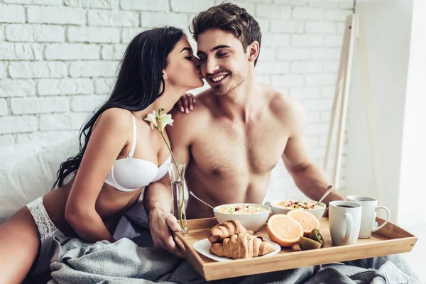 Pequeno-almoço na cama — Fotografia de Stock