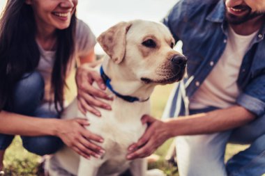 Köpekli çift