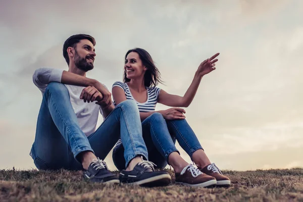 Romantic couple outdoors — Stock Photo, Image