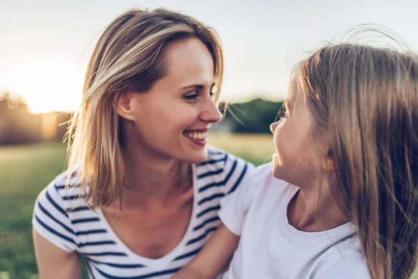 Moeder met dochter — Stockfoto