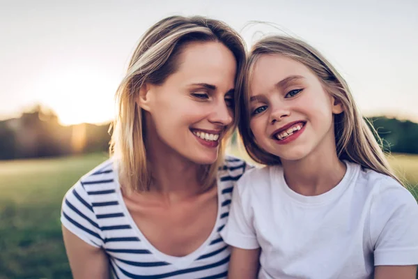 Mom with daughter — Stock Photo, Image