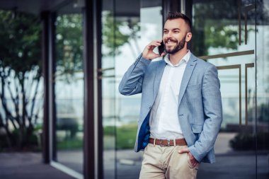 genç yakışıklı işadamı