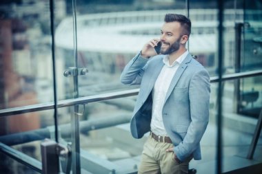 genç yakışıklı işadamı