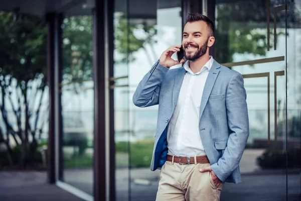 genç yakışıklı işadamı