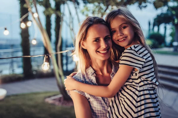 Moeder met dochter — Stockfoto