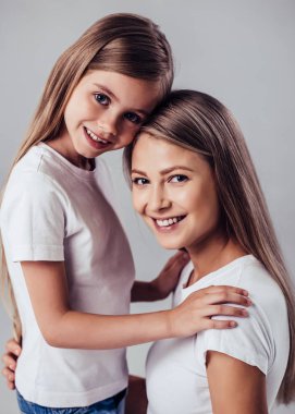 Anne ve kızı.