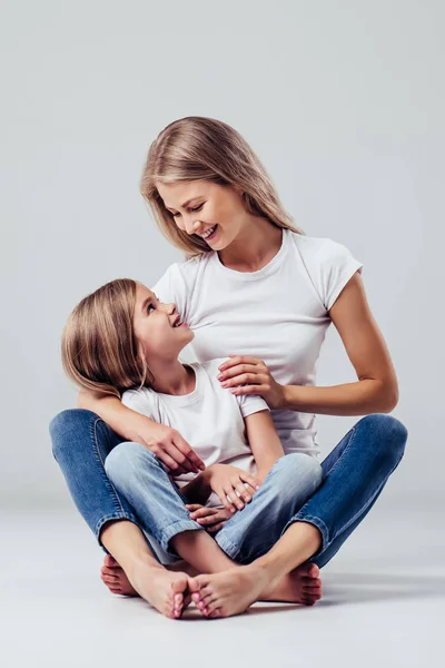 Mutter mit Tochter — Stockfoto