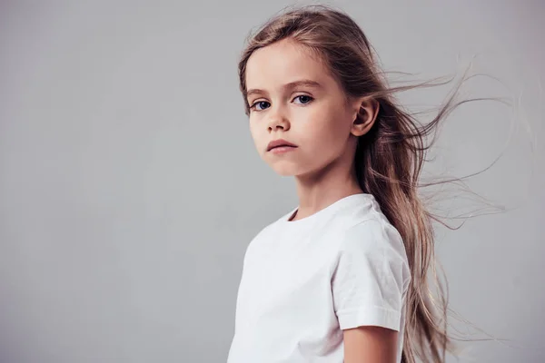 Pequeña linda chica — Foto de Stock