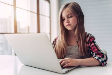 Küçük tatlı kız.