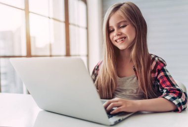 Küçük tatlı kız.