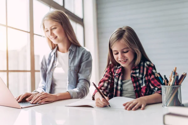 Mother with daughter — Stock Photo, Image