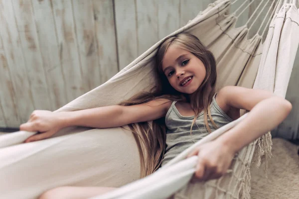 Menina bonito pouco — Fotografia de Stock