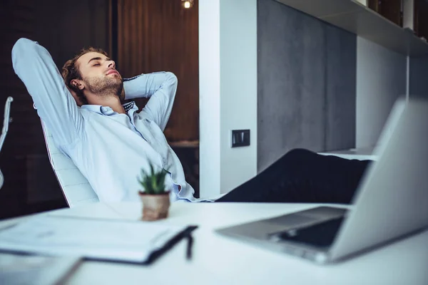 Empresario en el trabajo — Foto de Stock