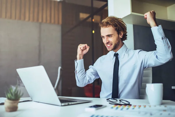 Empresario en el trabajo — Foto de Stock